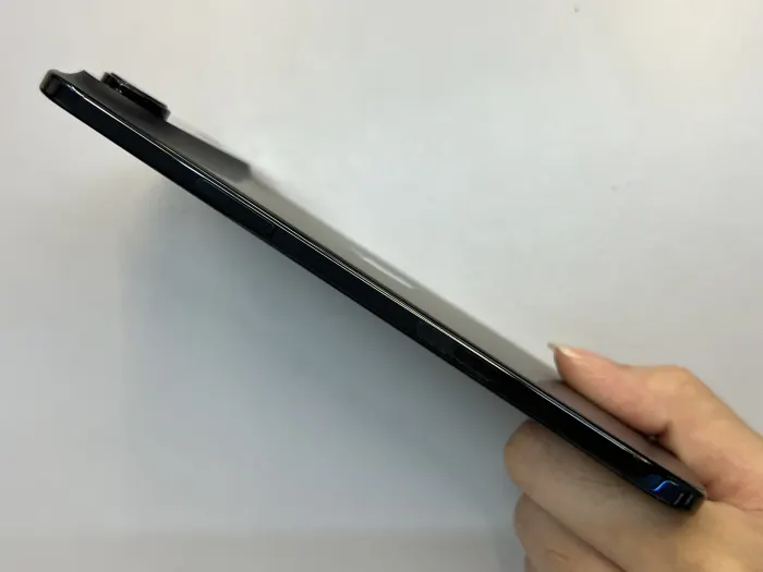 Apple iPhone Air — photo 3 of 10