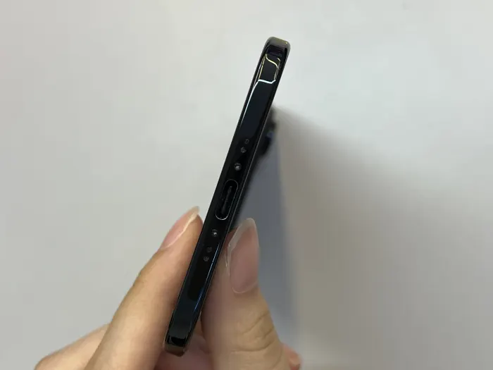 Apple iPhone Air — photo 4 of 10