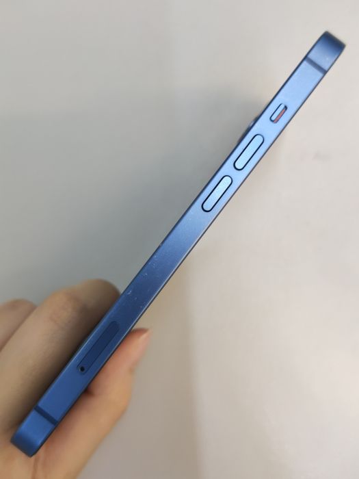 Apple iPhone 13 — photo 3 of 8