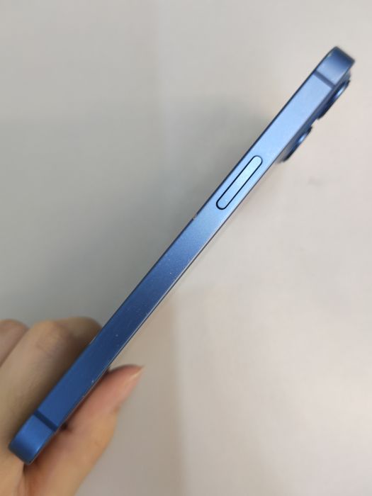 Apple iPhone 13 — photo 4 of 8