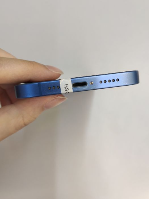 Apple iPhone 13 — photo 5 of 8