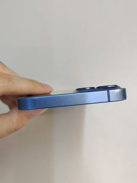Apple iPhone 13 — photo 6 of 8