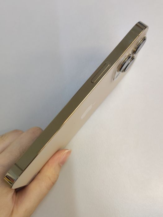 Apple iPhone 13 Pro — photo 4 of 10