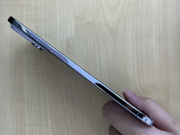 Apple iPhone Air — photo 3 of 10