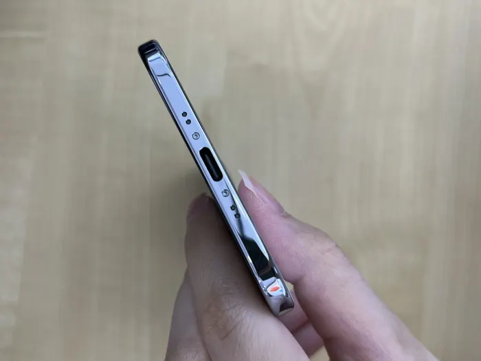 Apple iPhone Air — photo 6 of 10