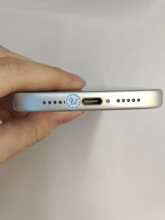 Apple iPhone 17 Pro — photo 5 of 10