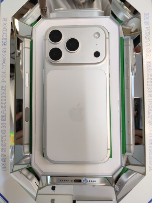 Apple iPhone 17 Pro — photo 10 of 10