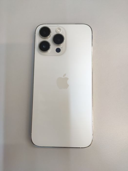 Apple iPhone 14 Pro Max — photo 2 of 8