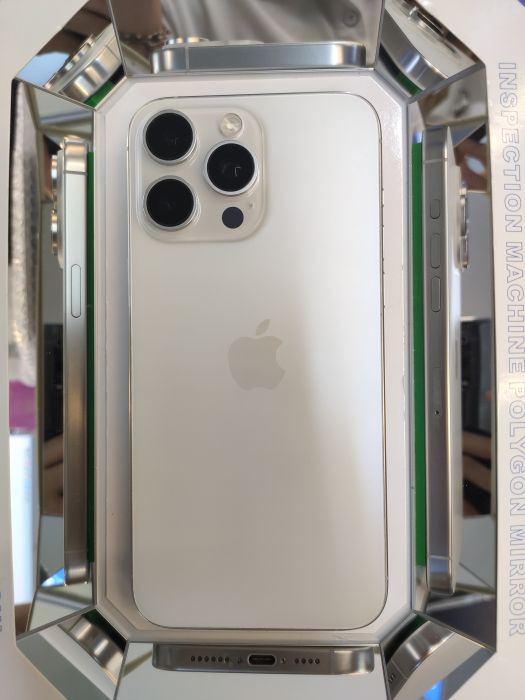Apple iPhone 15 Pro Max — photo 2 of 10