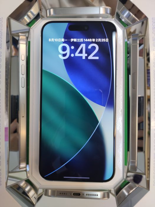 Apple iPhone 15 Pro Max — photo 3 of 10