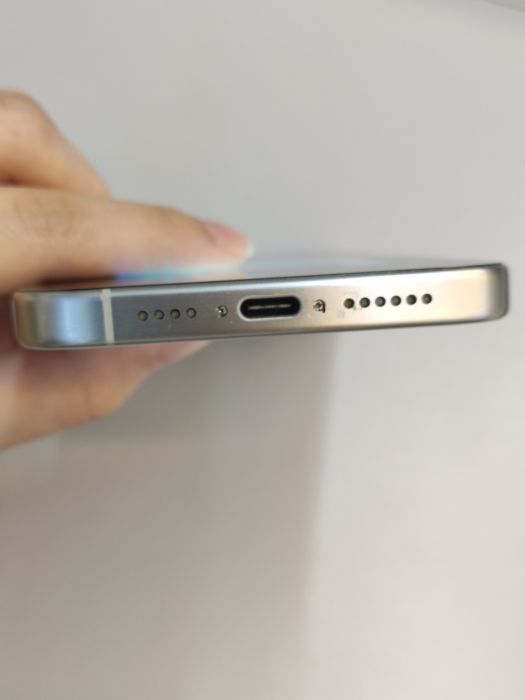 Apple iPhone 15 Pro Max — photo 7 of 10