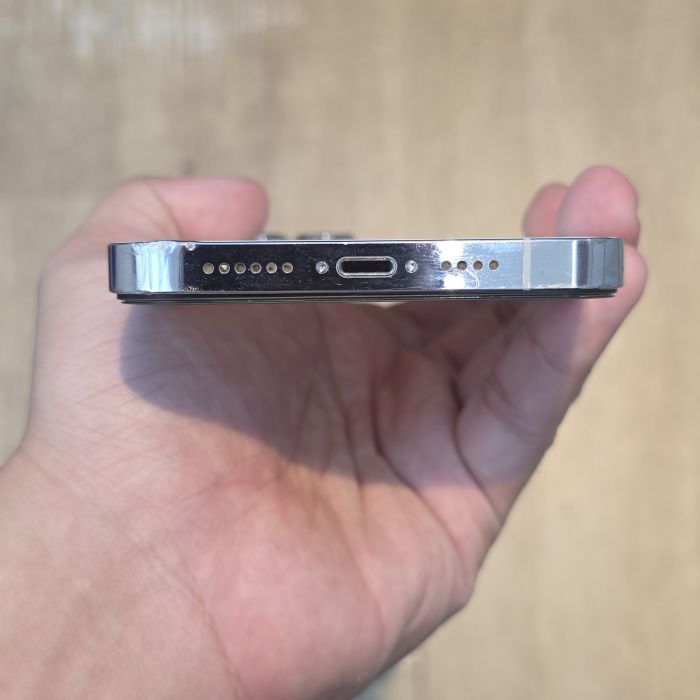 Apple iPhone 13 Pro Max — photo 4 of 8