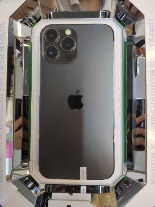 Apple iPhone 13 Pro Max — photo 2 of 10