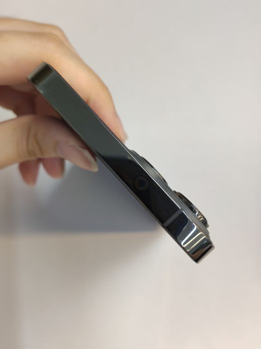 Apple iPhone 13 Pro Max — photo 8 of 10