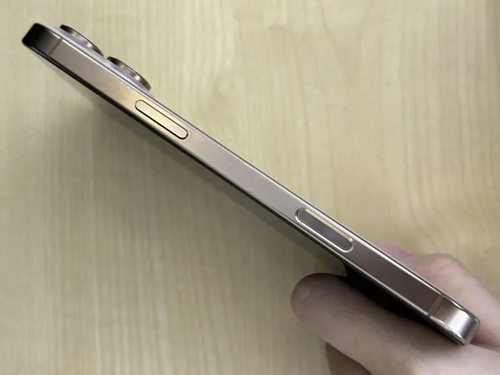 Apple iPhone 16 Pro Max — photo 2 of 9