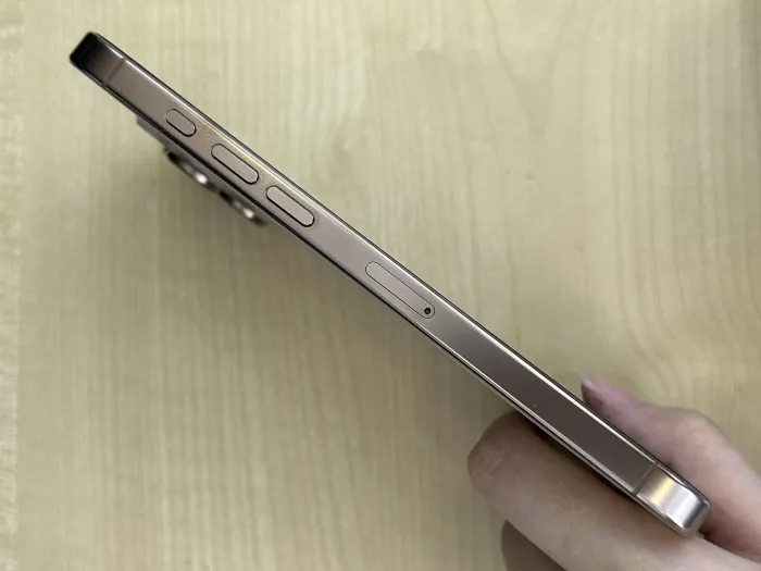 Apple iPhone 16 Pro Max — photo 3 of 9