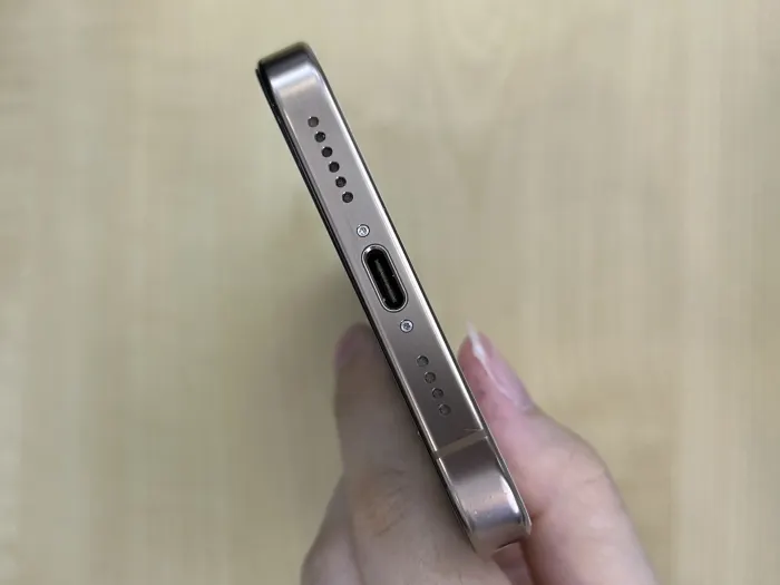 Apple iPhone 16 Pro Max — photo 6 of 9