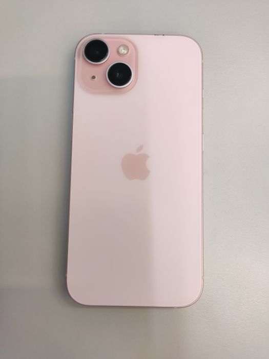 Apple iPhone 15 — photo 2 of 8