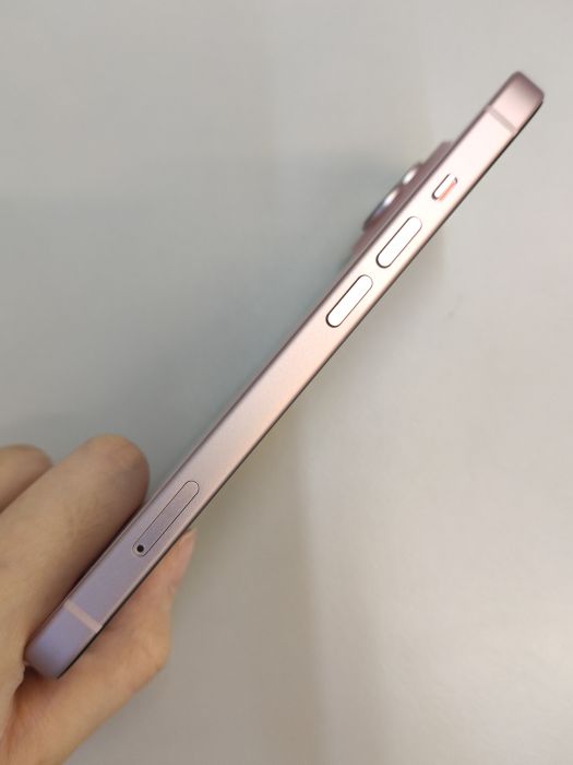 Apple iPhone 15 — photo 3 of 8