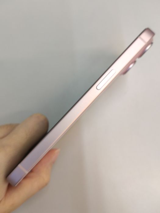 Apple iPhone 15 — photo 4 of 8