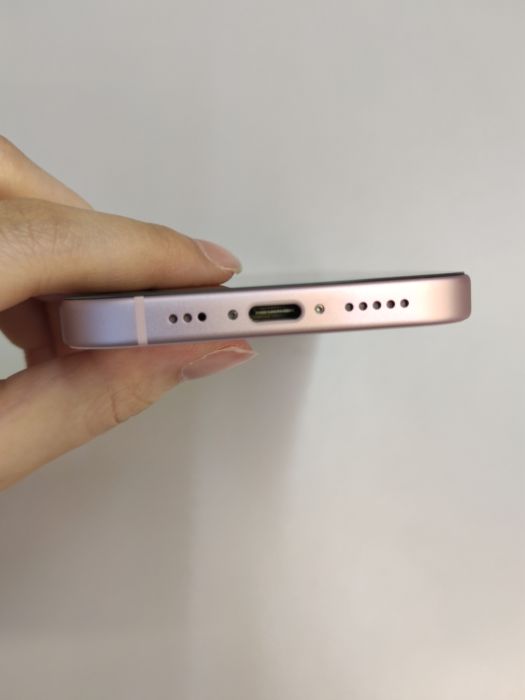 Apple iPhone 15 — photo 5 of 8