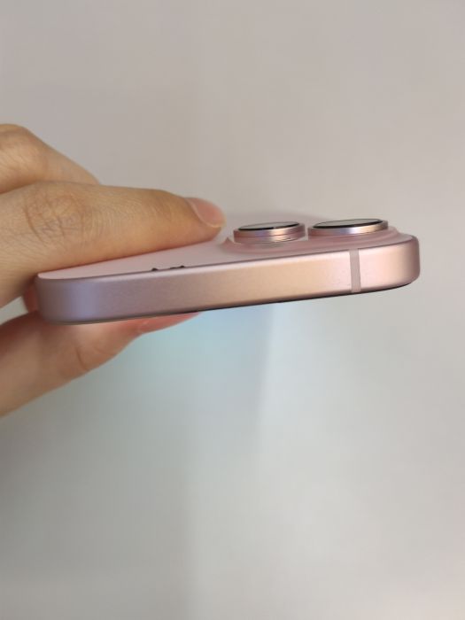 Apple iPhone 15 — photo 6 of 8
