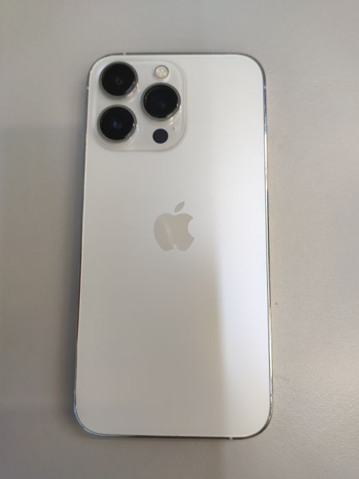 Apple iPhone 13 Pro — photo 2 of 8