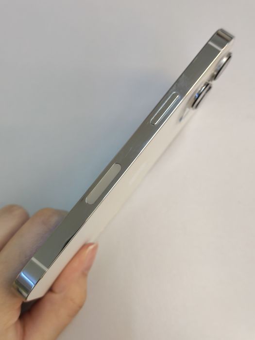 Apple iPhone 13 Pro — photo 4 of 8