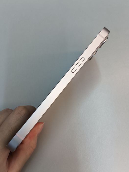 Apple iPhone 13 — photo 3 of 8