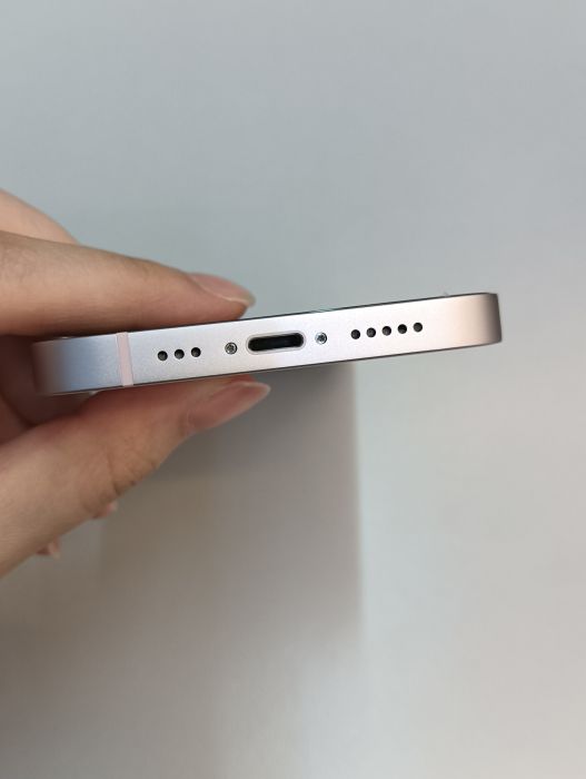 Apple iPhone 13 — photo 4 of 8