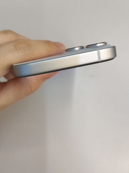 Apple iPhone 15 — photo 6 of 8