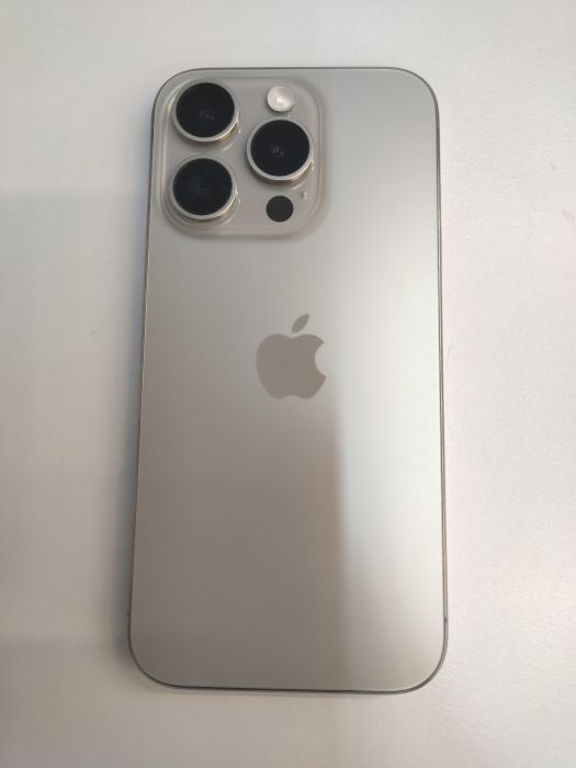 Apple iPhone 15 Pro — photo 2 of 11
