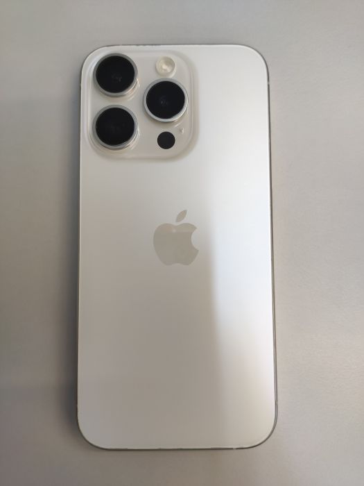 Apple iPhone 15 Pro — photo 2 of 10