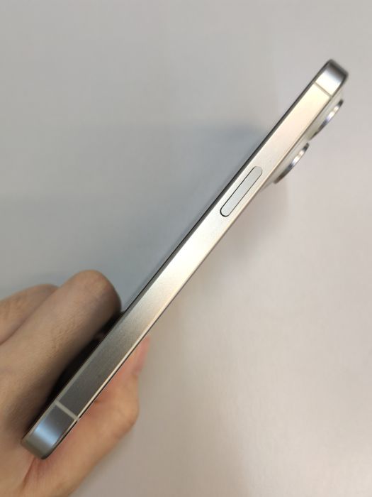 Apple iPhone 15 Pro — photo 4 of 10