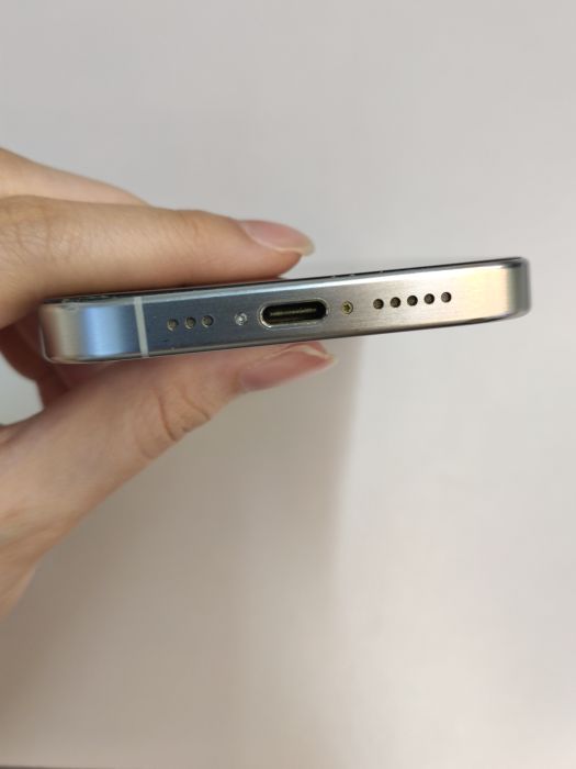 Apple iPhone 15 Pro — photo 5 of 10