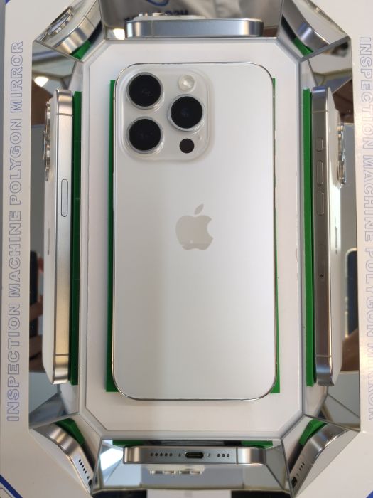 Apple iPhone 15 Pro — photo 10 of 10