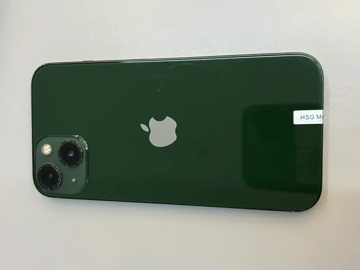 Apple iPhone 13 — photo 4 of 10