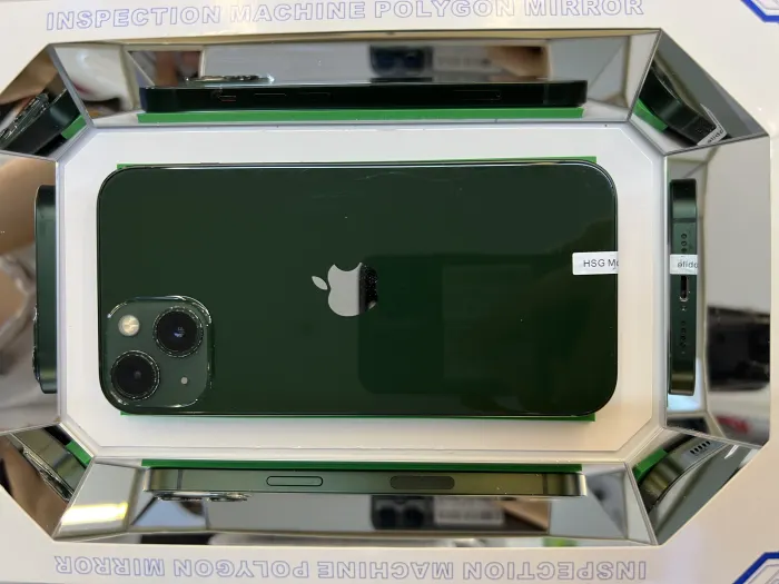Apple iPhone 13 — photo 8 of 10