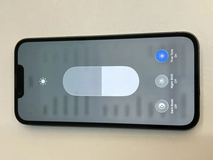 Apple iPhone 13 — photo 10 of 10