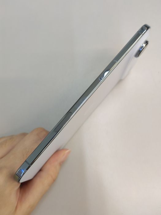 Apple iPhone Air — photo 4 of 8
