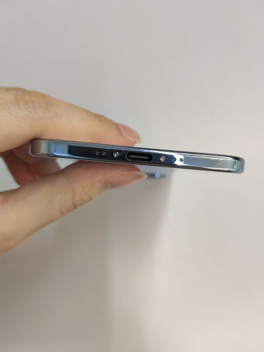 Apple iPhone Air — photo 5 of 8