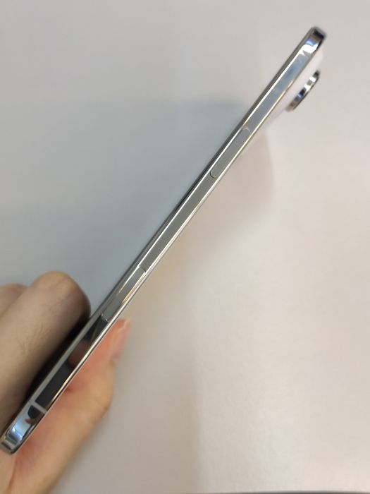 Apple iPhone Air — photo 4 of 10
