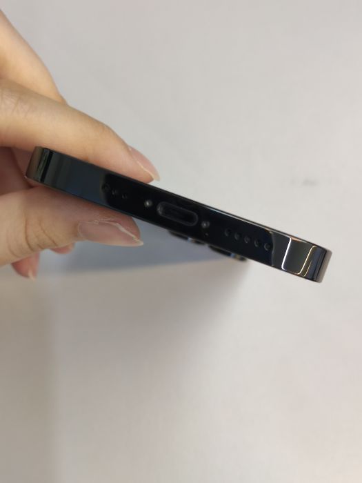 Apple iPhone 14 Pro — photo 5 of 9