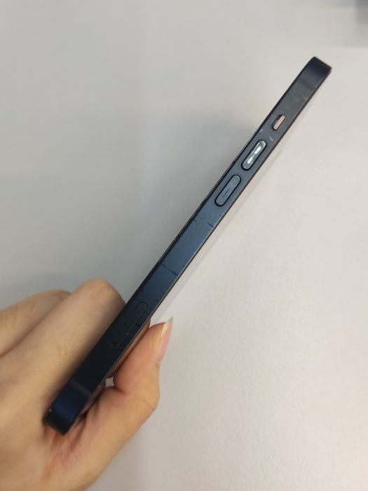 Apple iPhone 14 — photo 3 of 10