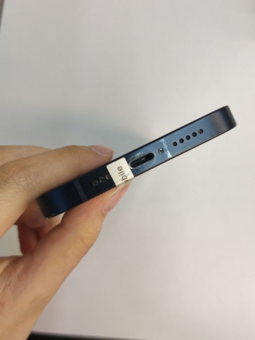 Apple iPhone 14 — photo 5 of 10