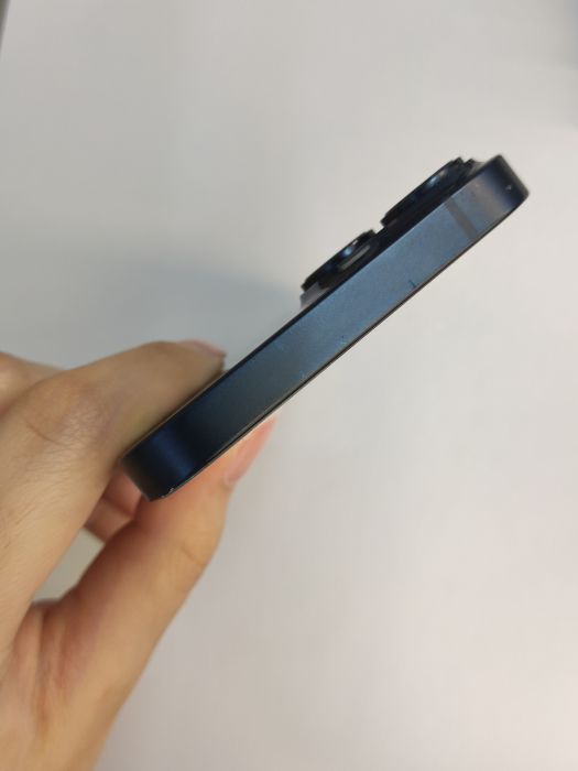 Apple iPhone 14 — photo 6 of 10