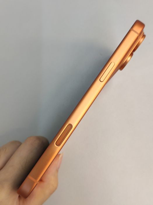Apple iPhone 17 Pro Max — photo 6 of 10