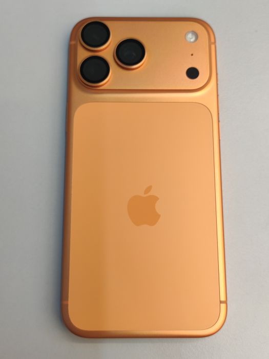 Apple iPhone 17 Pro Max — photo 8 of 10