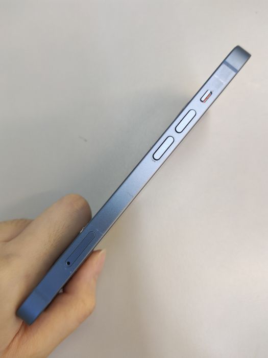 Apple iPhone 14 — photo 3 of 8