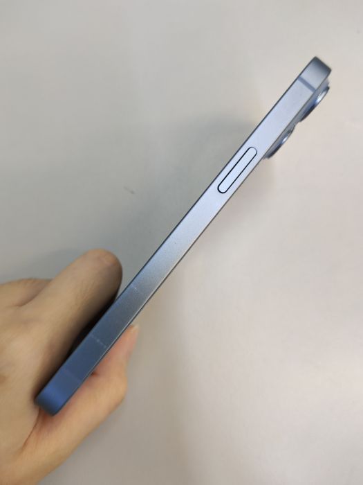 Apple iPhone 14 — photo 4 of 8